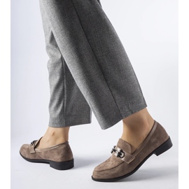 Braune Mokassins mit einer Schnalle aus Öko-Wildleder 1