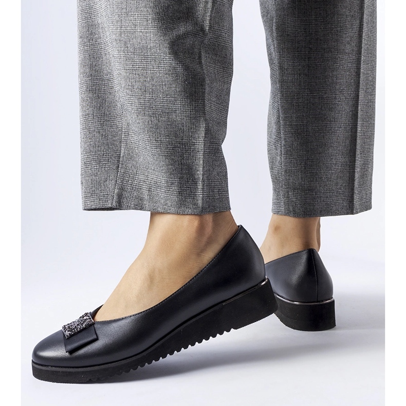 Schwarze Ballerinas mit Schleife am Keilabsatz 1