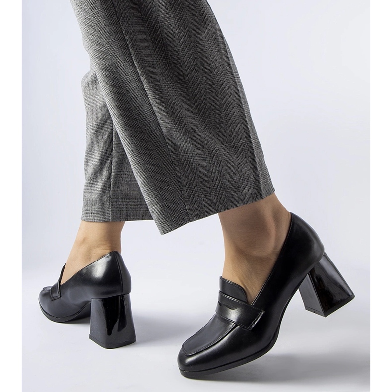 Schwarze Pumps mit Beroide-Lackabsatz 1