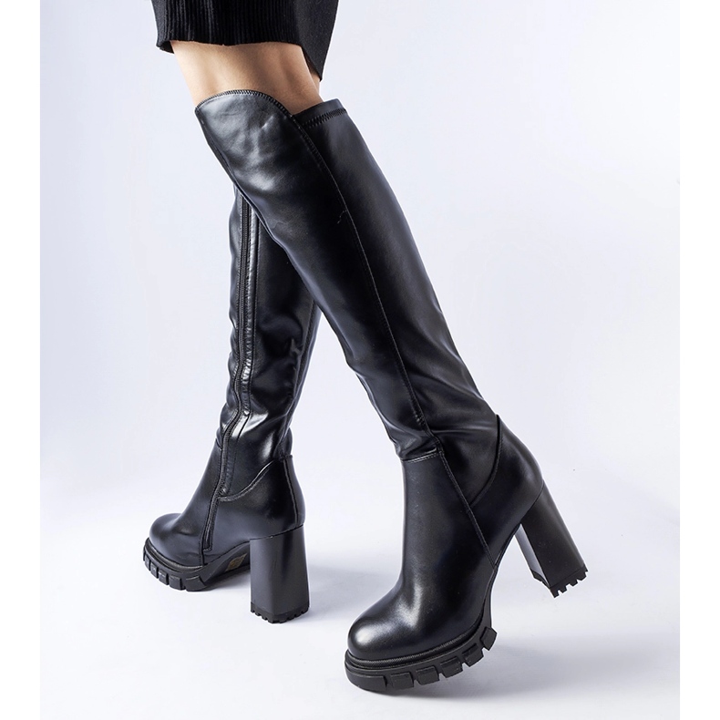 Schwarze lange, warme Stiefel mit hohen Absätzen 1