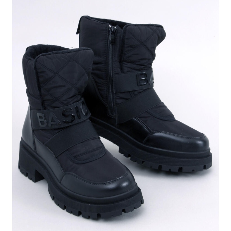Kleine schwarze Damen-Schneestiefel 1