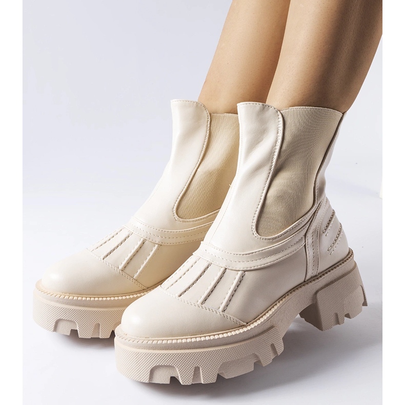 Beige massive isolierte Carruba-Arbeiter 1