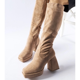 Beige warme Stiefel auf einem massiven Fantino-Absatz 1