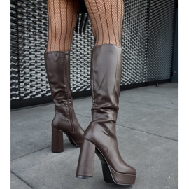 Braune Stiefel mit Plateau und Absatz von Zoccorino 1