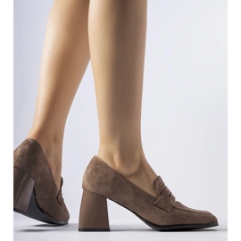 Braune Pumps mit Mill-Lackabsatz 1