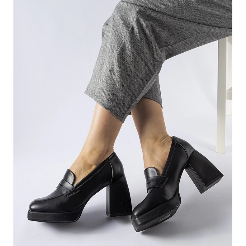 Schwarze Reel-Pumps mit hohem Absatz 1