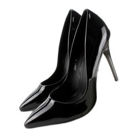 Uni lackiert E396 Schwarze Nieten 1