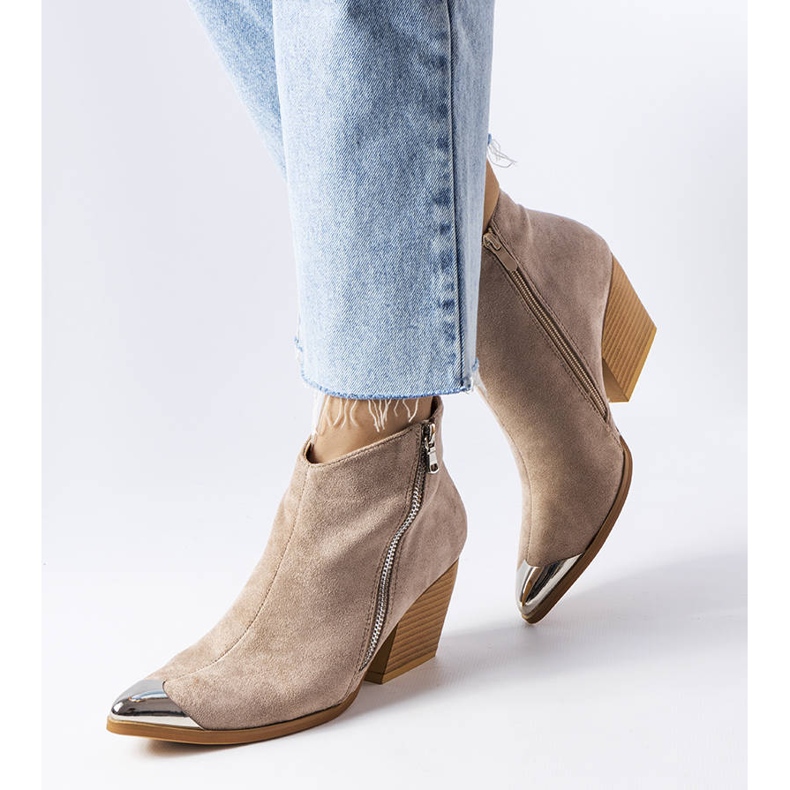 Beigefarbene Cowboystiefel mit Metallkappe von Vergne 1