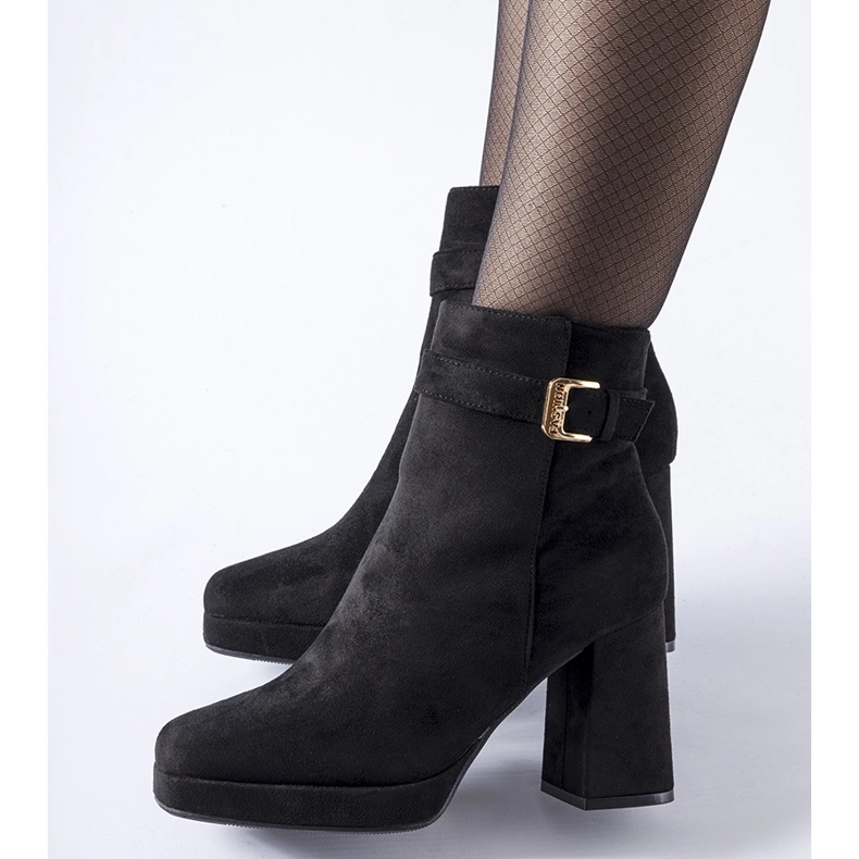 Schwarze isolierte klassische Caio-Stiefeletten mit hohen Absätzen 1