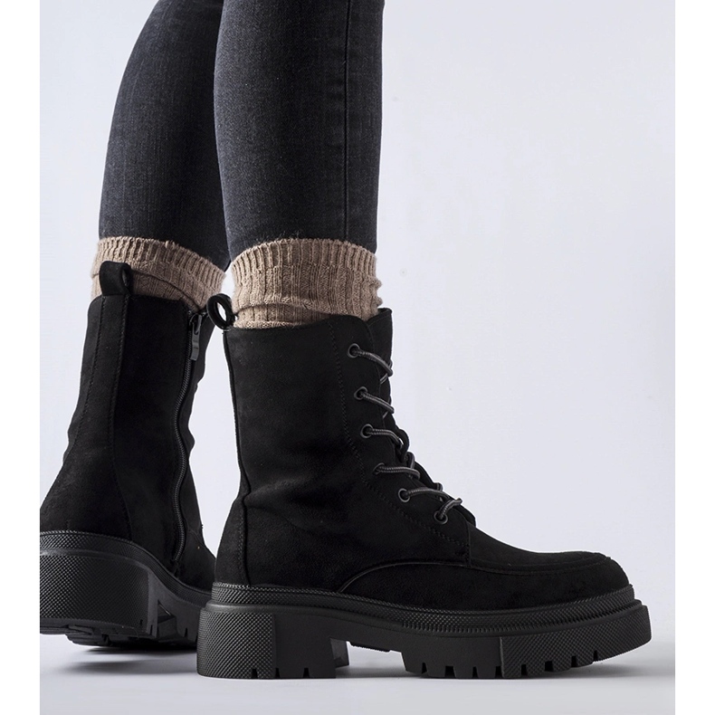 Schwarze Sneaker mit massiver Riel-Sohle 2