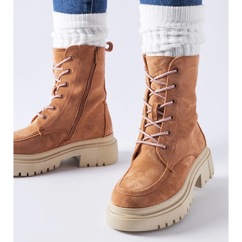 Rote Sneaker mit massiver Riel-Sohle 1