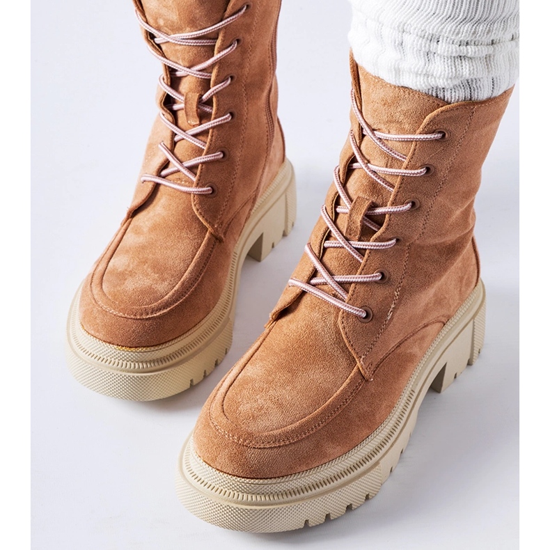 Rote Sneaker mit massiver Riel-Sohle 2