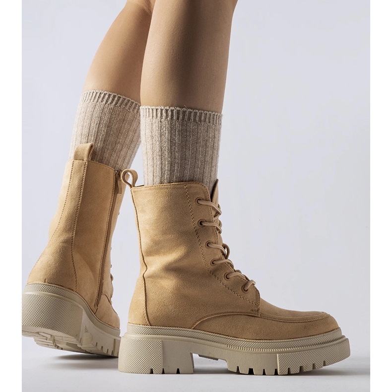 Braune Stiefel mit massiver Riel-Sohle 1