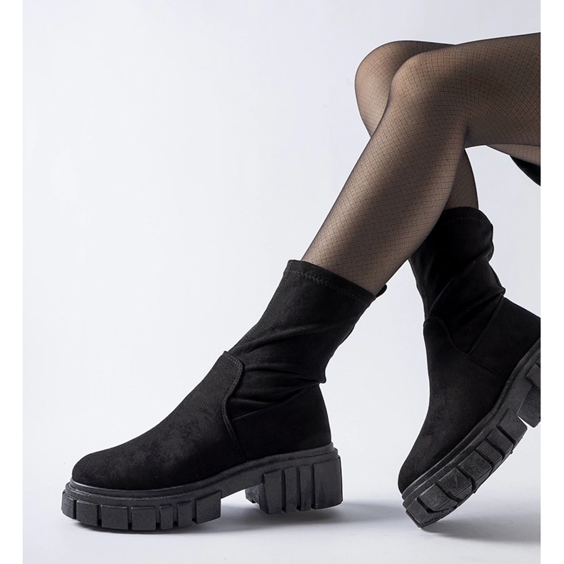 Schwarze Montefusco-Slip-on-Stiefel aus Öko-Wildleder 1