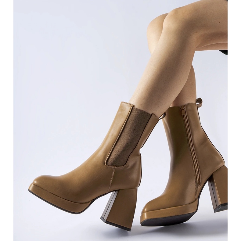 Braune, isolierte Stiefeletten von Adamo 1