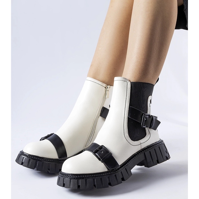 Weiße Stiefeletten mit massiver Fontarine-Sohle 1