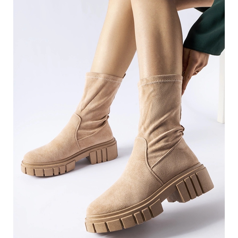 Beigefarbene Montefusco-Stiefeletten aus Öko-Wildleder 1