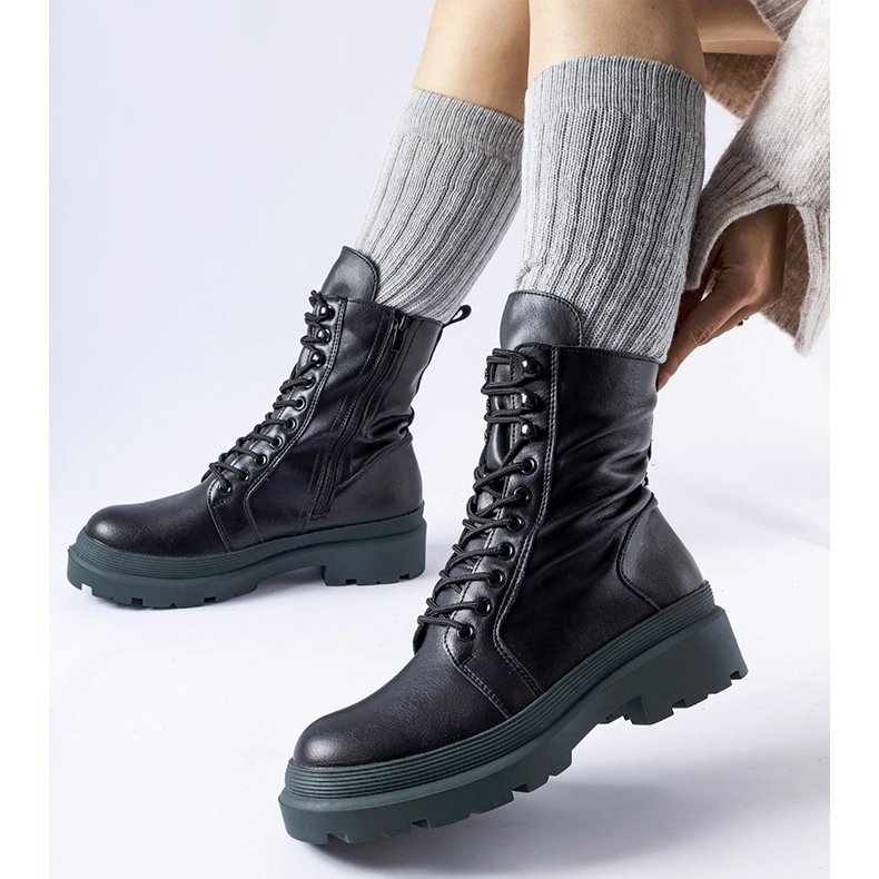 Schwarze Sneaker mit bunter Quennie-Sohle 2