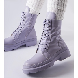 Lila Stiefel mit Zacharie-Protektor 1