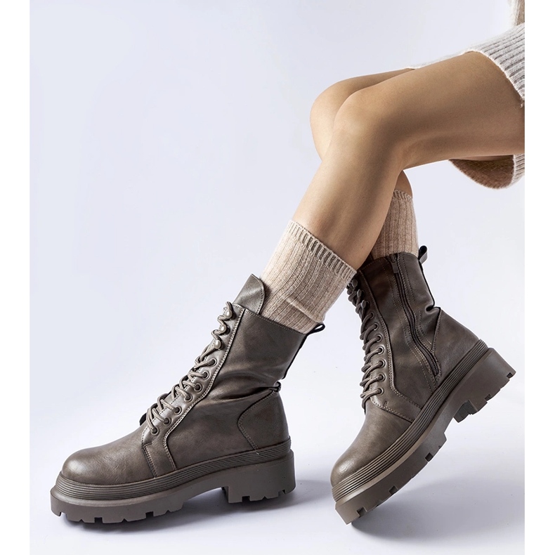 Graue Stiefel mit Zacharie-Protektor 1