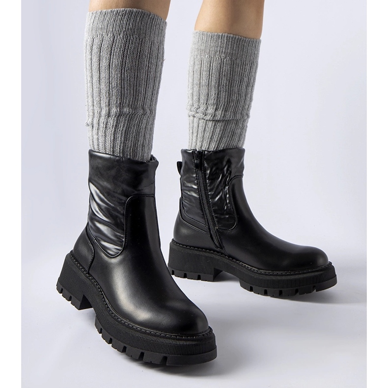 Schwarze Stiefeletten mit dekorativem Obermaterial von Garrett 1