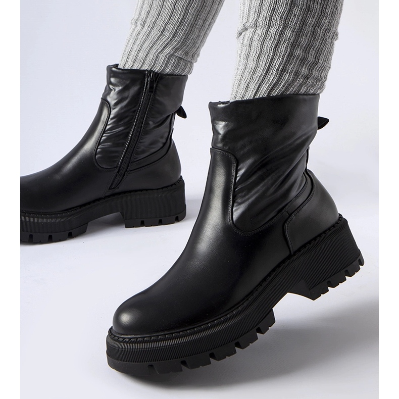 Schwarze Stiefeletten mit dekorativem Obermaterial von Garrett 2