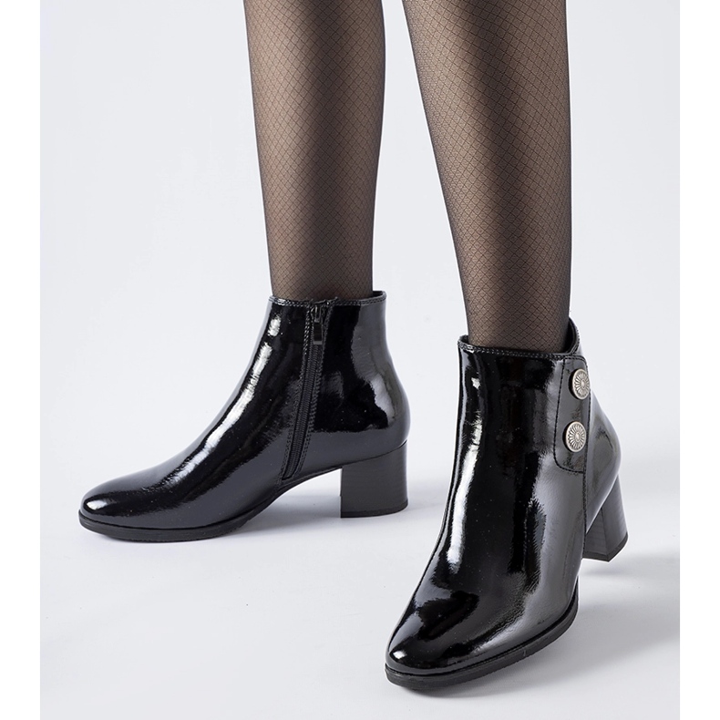Schwarze Lackstiefelette mit niedrigem Absatz von Guido 1