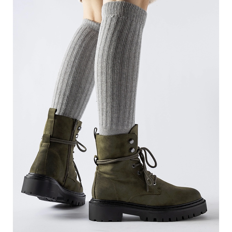 Grüne flache Stiefel mit Brattle-Schutz 1