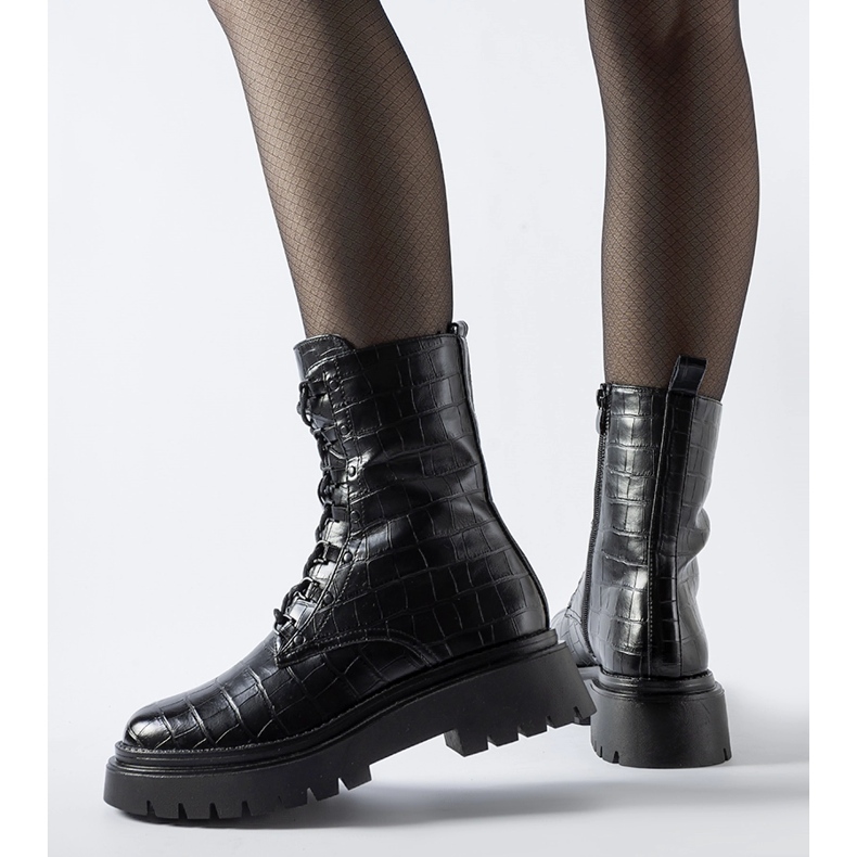 Schwarze, isolierte Cressac-Lackstiefel 1