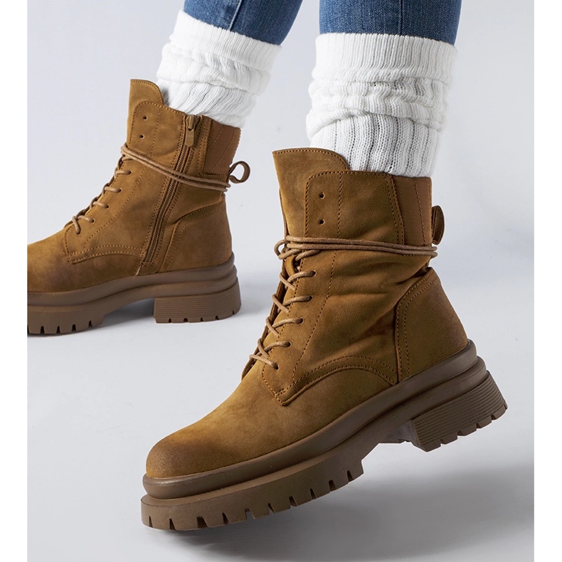 Braune Stiefel mit abgenutzter Spitze von Vadnais 1