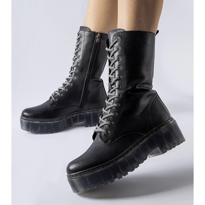 Schwarze isolierte Middletown-Lackstiefel 1