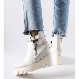 Sherri weiße Stiefeletten mit Keilabsatz 1