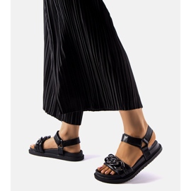 Schwarze Sportsandalen mit Kette von Machesney 1