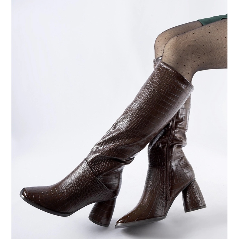 Braune Stiefel mit Council-Prägung verziert 1