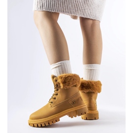 Braune Albert-Stiefel mit dekorativem Fell 1