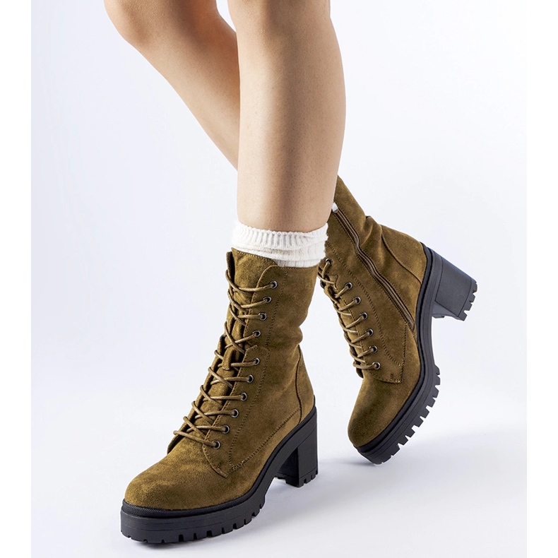 Grüne isolierte Stiefel mit niedrigem Absatz von Cotti 1