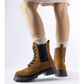 Braune Stiefel mit massiver Swinford-Sohle 1