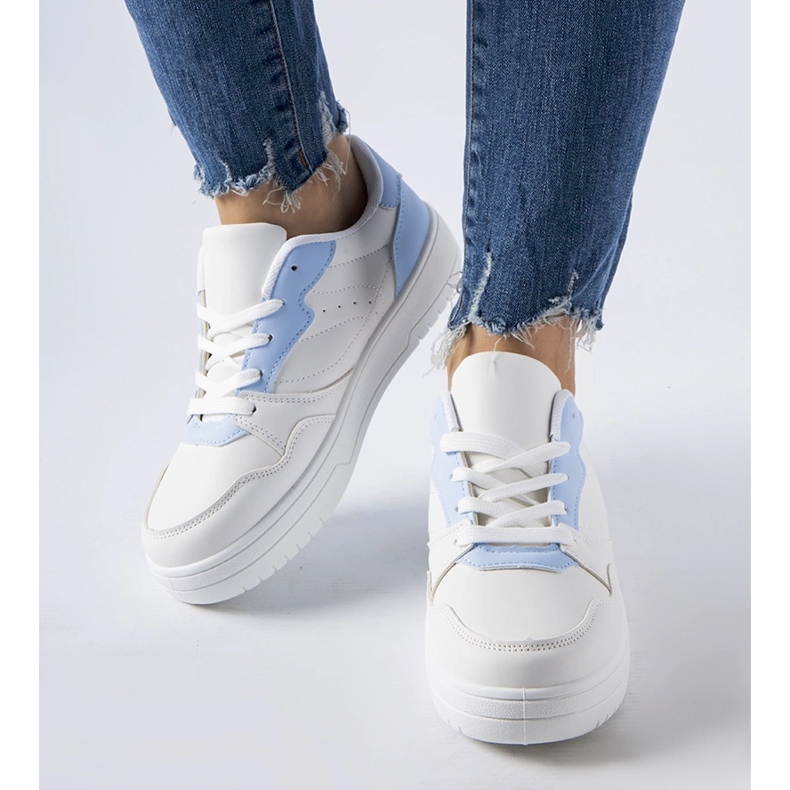 Weiße Sneaker mit blauen Akzenten von Fournie 1