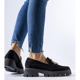 Schwarze Mokassins, verziert mit einer Stanislas-Schnalle 1