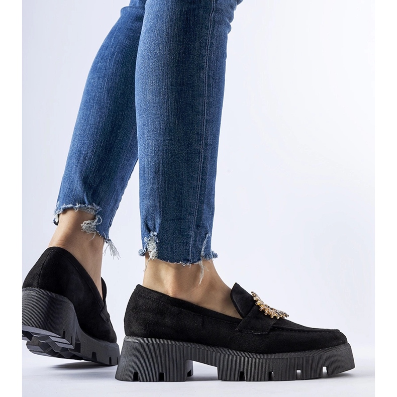 Schwarze Mokassins, verziert mit einer Stanislas-Schnalle 1