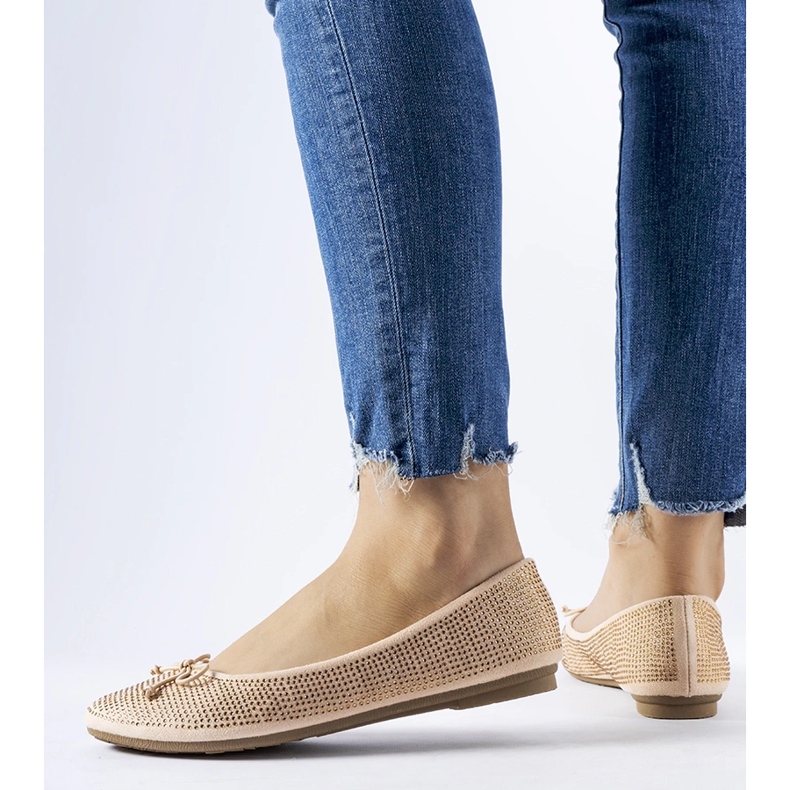 Beigefarbene Ballerinas, verziert mit Hulotais-Zirkonen 1