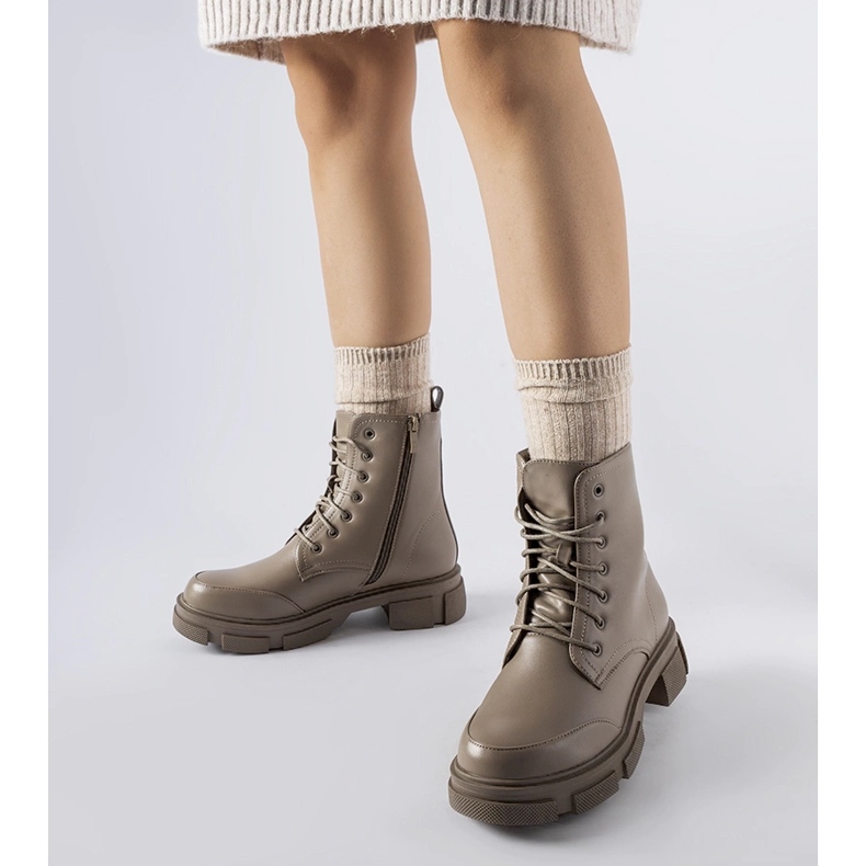 Grau und braun isolierte Cunningham-Arbeiter 1