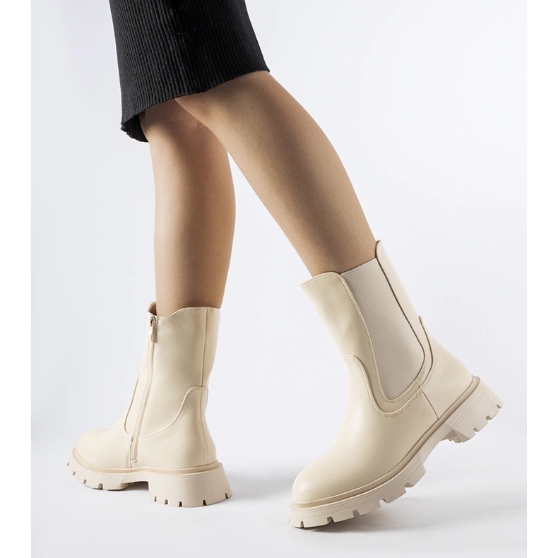 Beige isolierte klassische Pleasanton-Stiefeletten 1