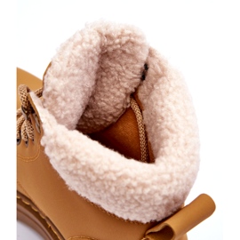 Frauenstiefel mit braunem Schaffellmantel 1