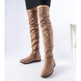 Lange braune Elwira-Stiefel aus warmem Öko-Wildleder 1