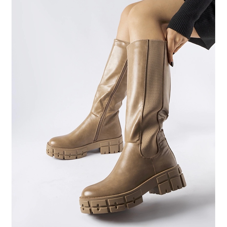 Braune isolierte Ceredano-Flachstiefel beige 1