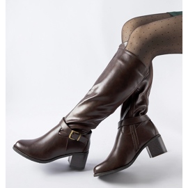 Dunkelbraune Stiefel mit dekorativer Ernest-Schnalle 1