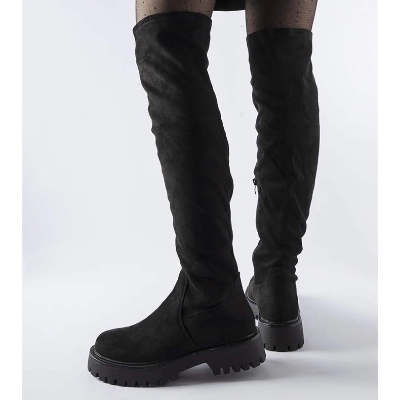 Lange schwarze Stiefel mit massiver Sohle von Kossuth 1