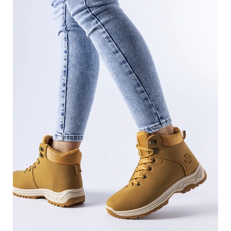 Karamellfarbene isolierte Guarcino-Stiefel braun 1