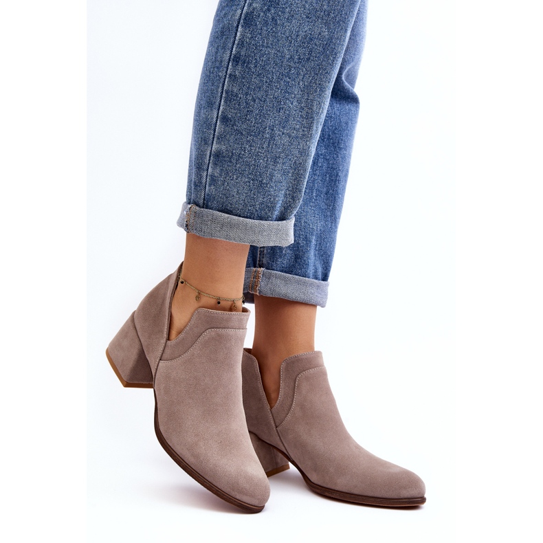 Wildleder-Stiefeletten mit ausgeschnittenen High Heels, hellbeige Dalros 2